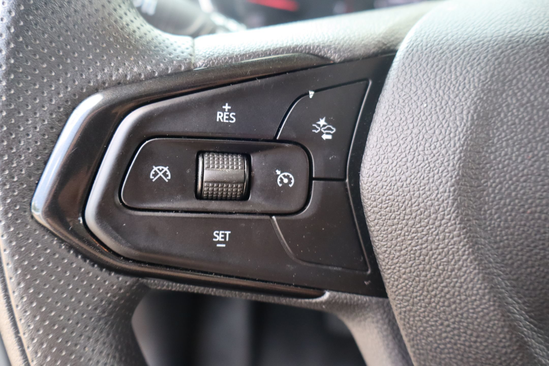 Used 2023 Chevrolet TrailBlazer LT FWD image 15