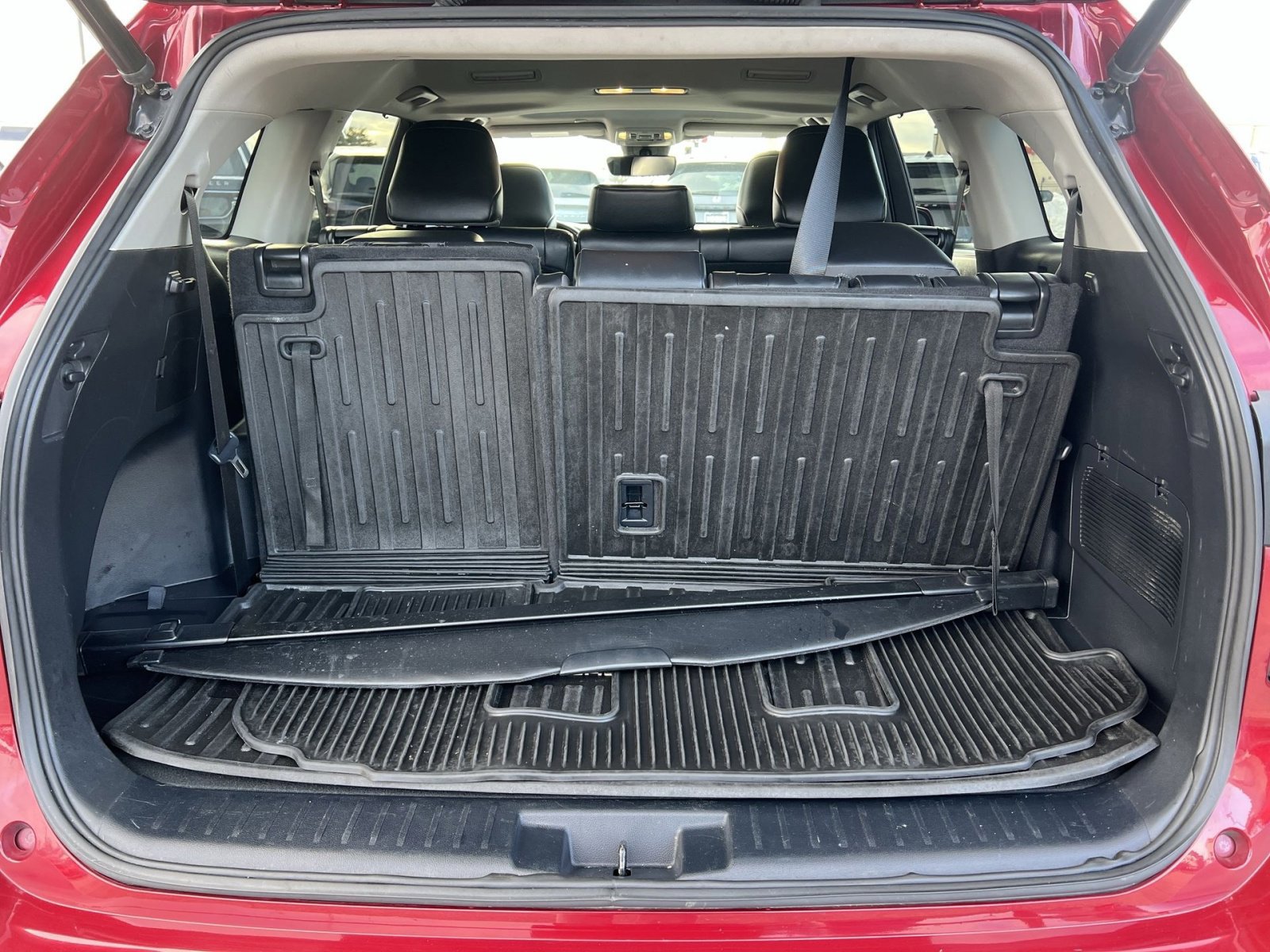 Used 2023 Toyota Highlander XLE image 26