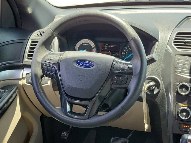Certified 2018 Ford Explorer FWD image 18