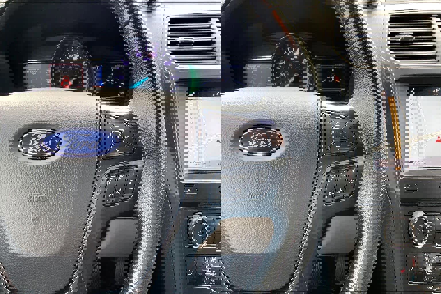 Certified 2018 Ford Explorer XLT w/ Equipment Group 202A image 25