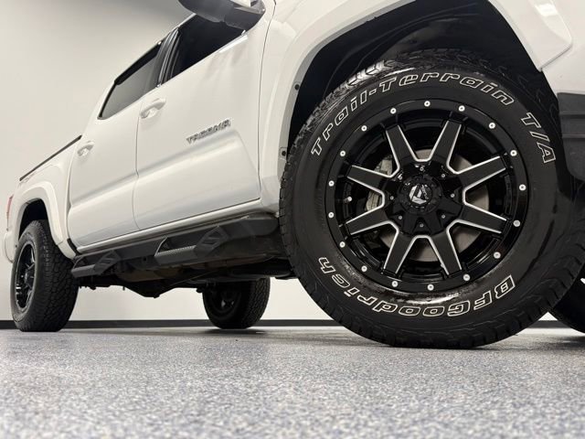 Used 2019 Toyota Tacoma TRD Sport AWD/4WD image 3