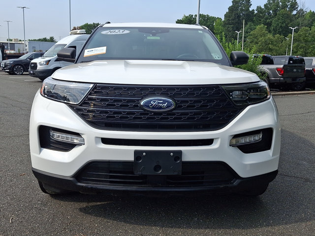 Certified 2023 Ford Explorer XLT w/ Equipment Group 202A AWD/4WD image 3