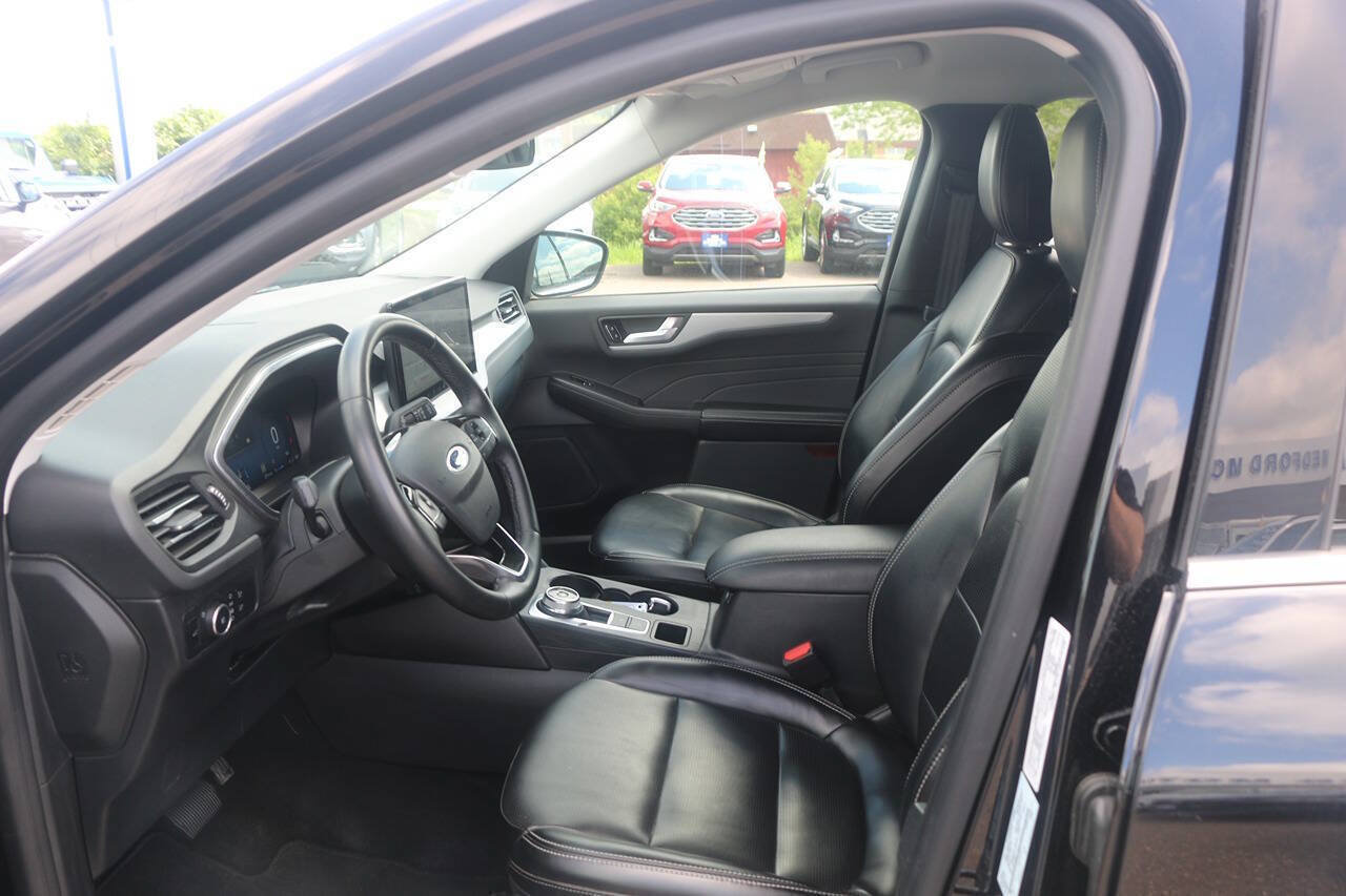 Certified 2024 Ford Escape Platinum AWD/4WD image 33
