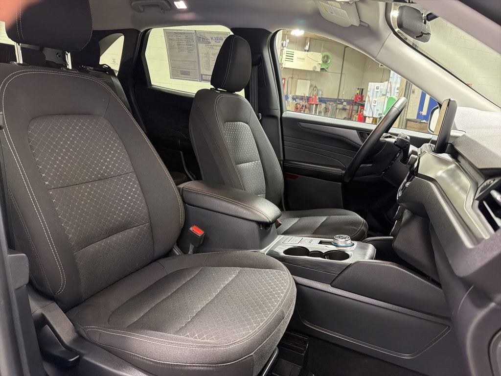 Certified 2025 Ford Escape Active AWD/4WD image 10