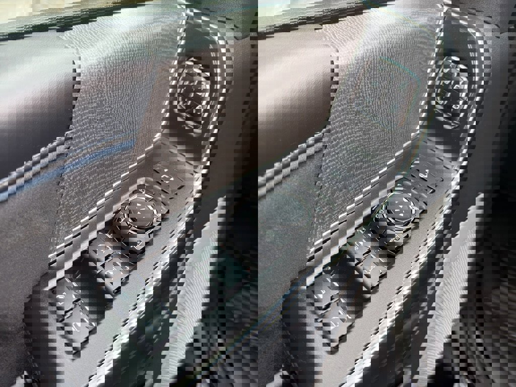 Certified 2025 Ford F350 Platinum w/ Tremor Off-Road Package image 18