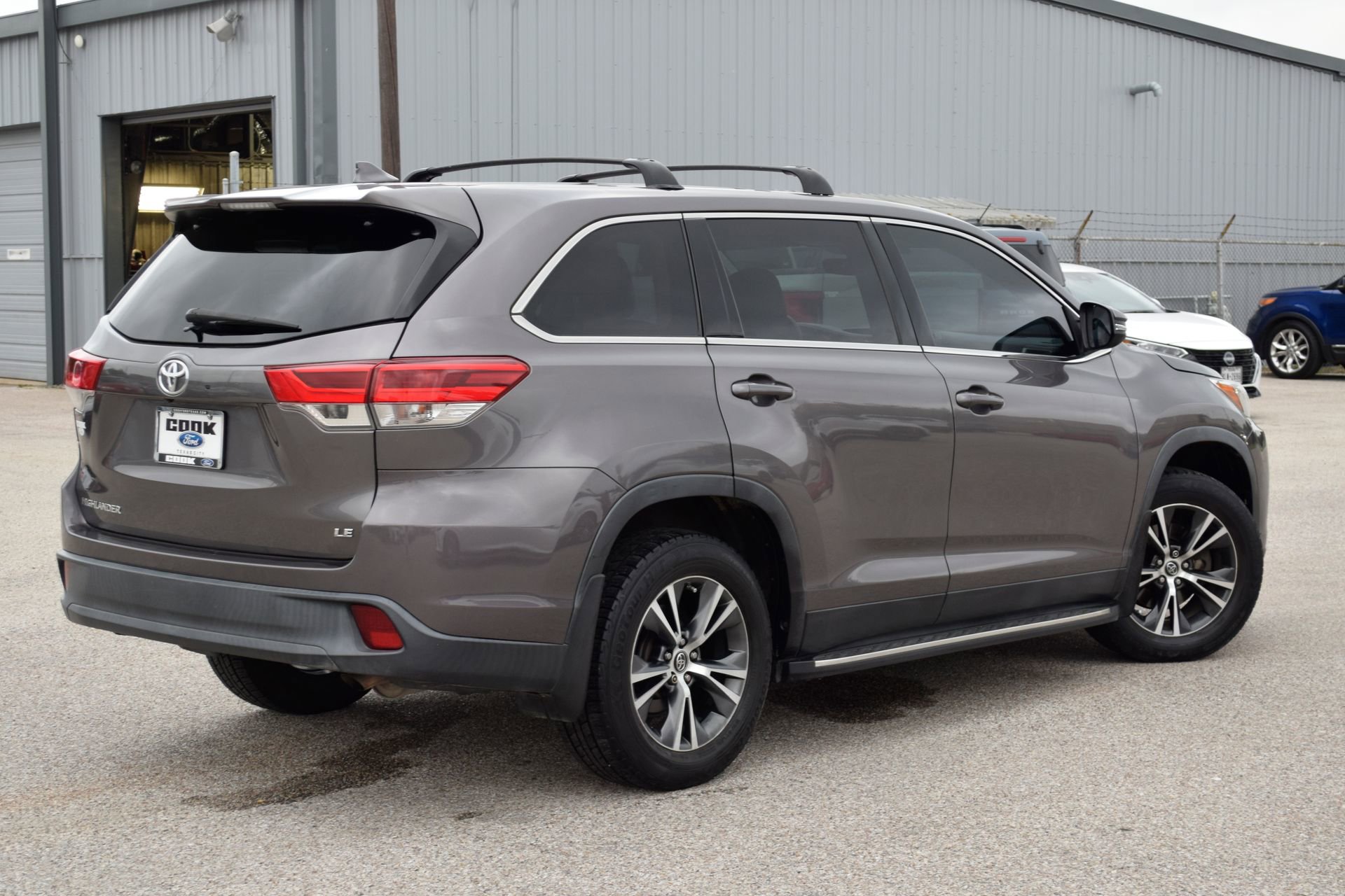 Used 2019 Toyota Highlander Plus FWD image 6