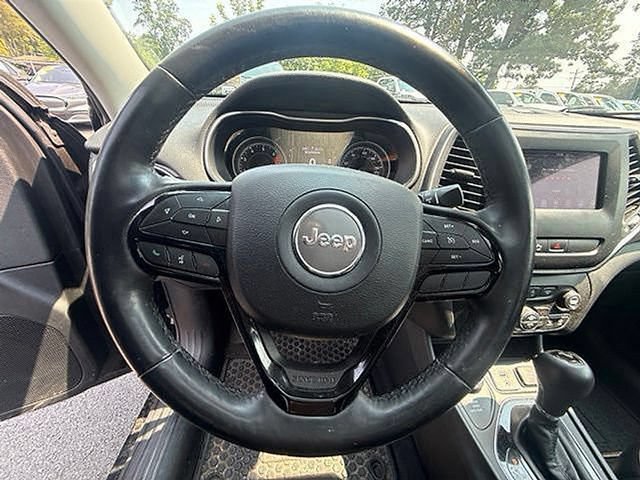Used 2019 Jeep Cherokee Latitude Plus AWD/4WD image 16