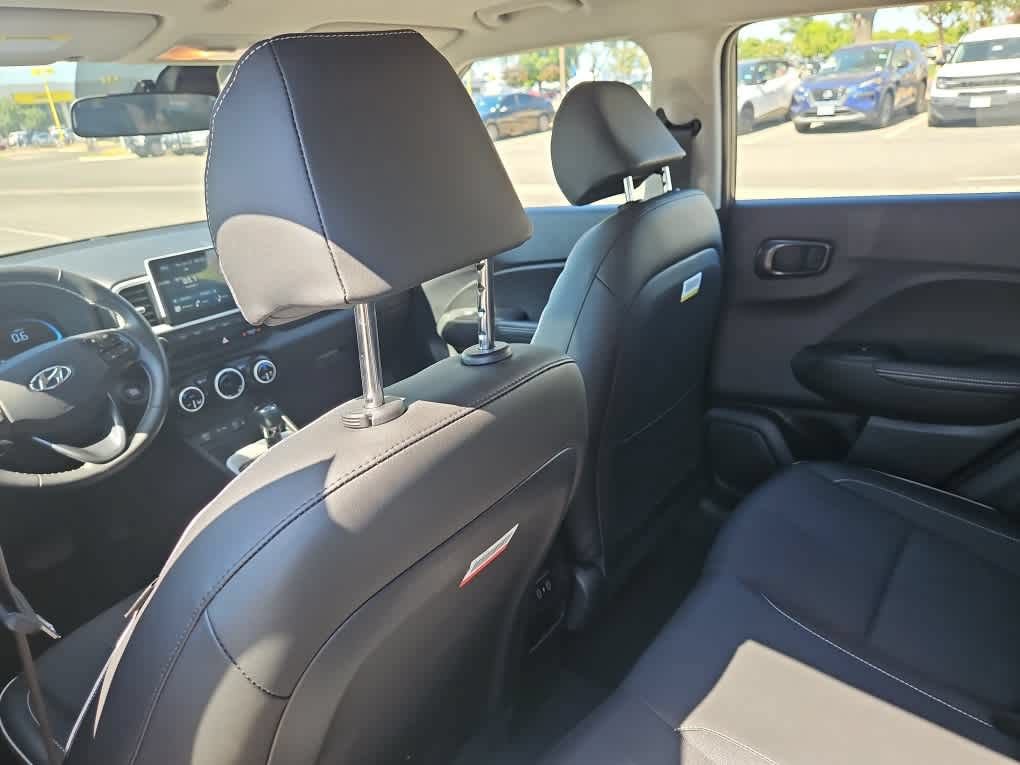 Used 2026 Hyundai Venue SEL FWD image 11