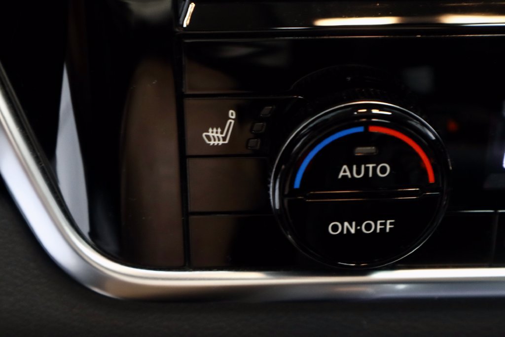 Used 2023 Nissan Rogue Platinum FWD image 4