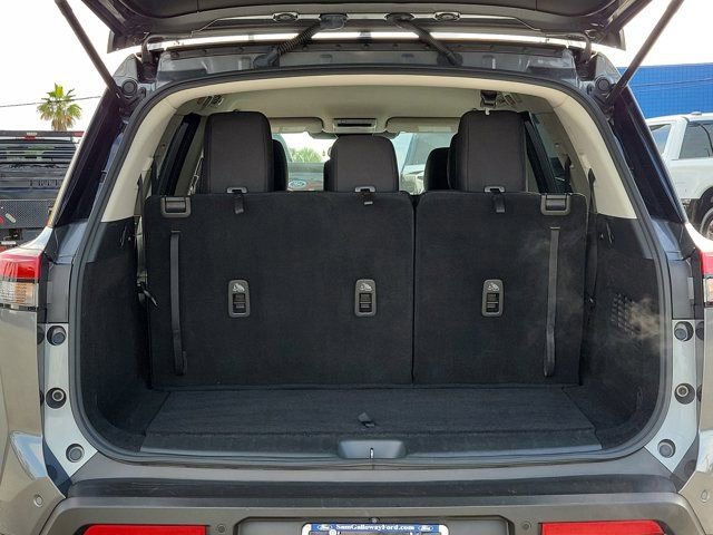 Used 2023 Nissan Pathfinder SV image 13