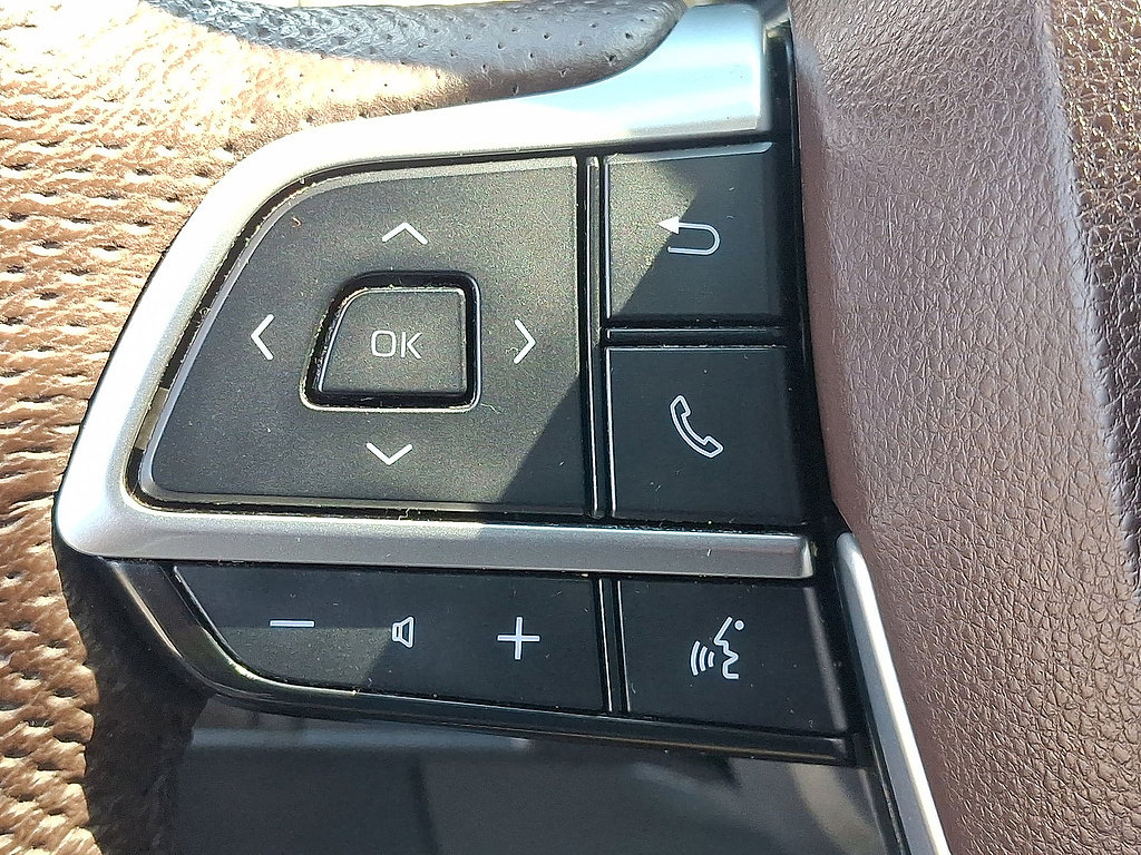 Used 2023 Toyota Sienna Platinum AWD/4WD image 23