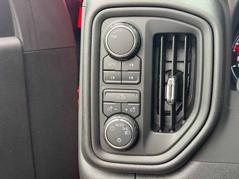 Used 2025 Chevrolet Silverado 1500 Custom Trail Boss w/ Turbomax Blackout Package image 21