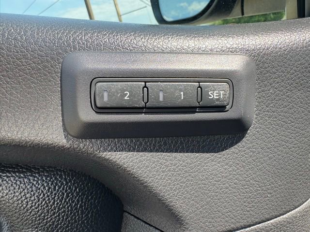 Used 2021 Nissan Titan PRO-4X w/ Pro-4x Convenience Package AWD/4WD image 23