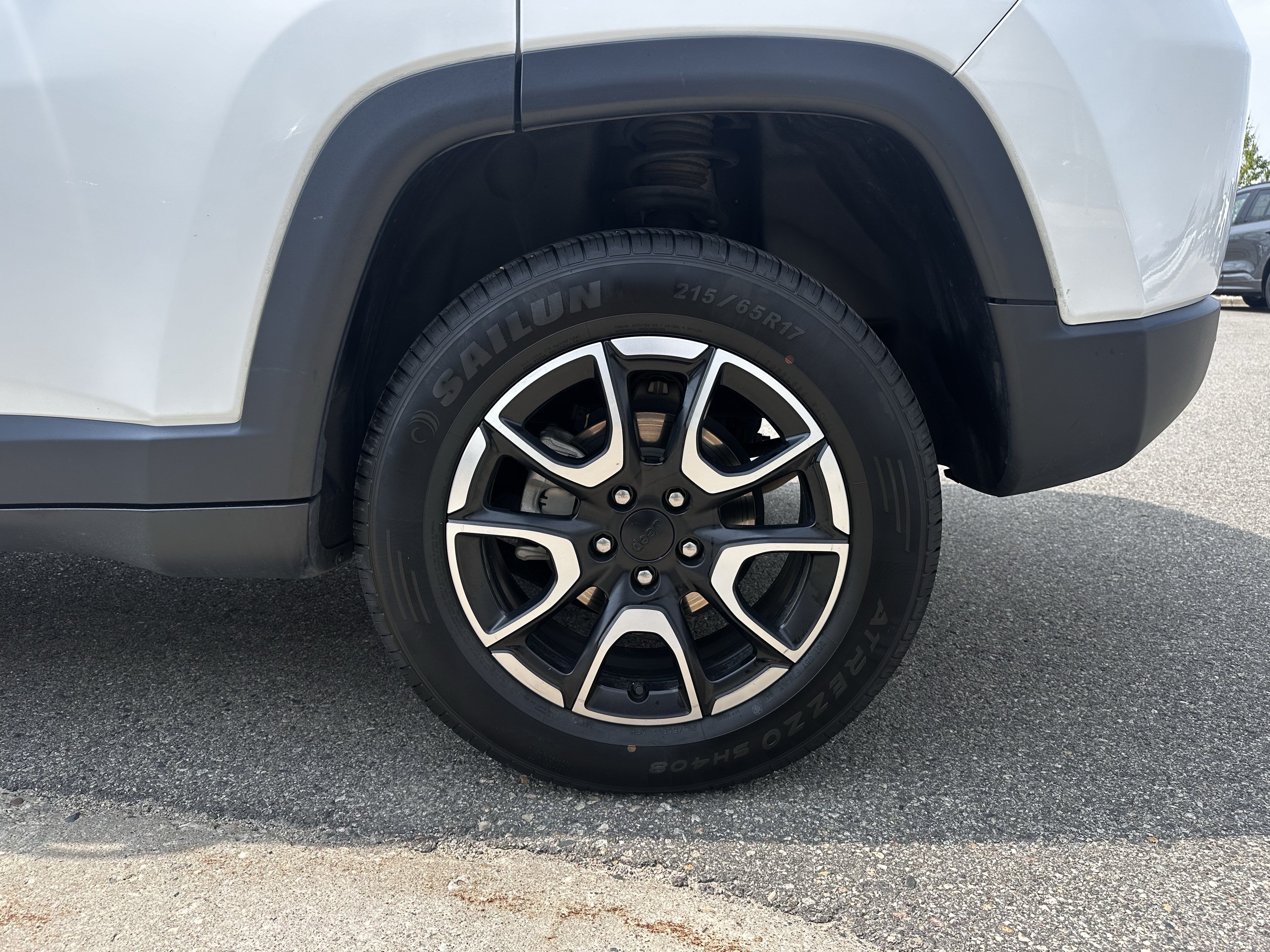 Used 2024 Jeep Compass Trailhawk AWD/4WD image 9