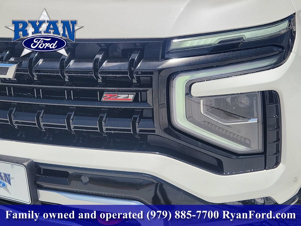 Used 2025 Chevrolet Suburban Z71 w/ Comfort Package AWD/4WD image 6