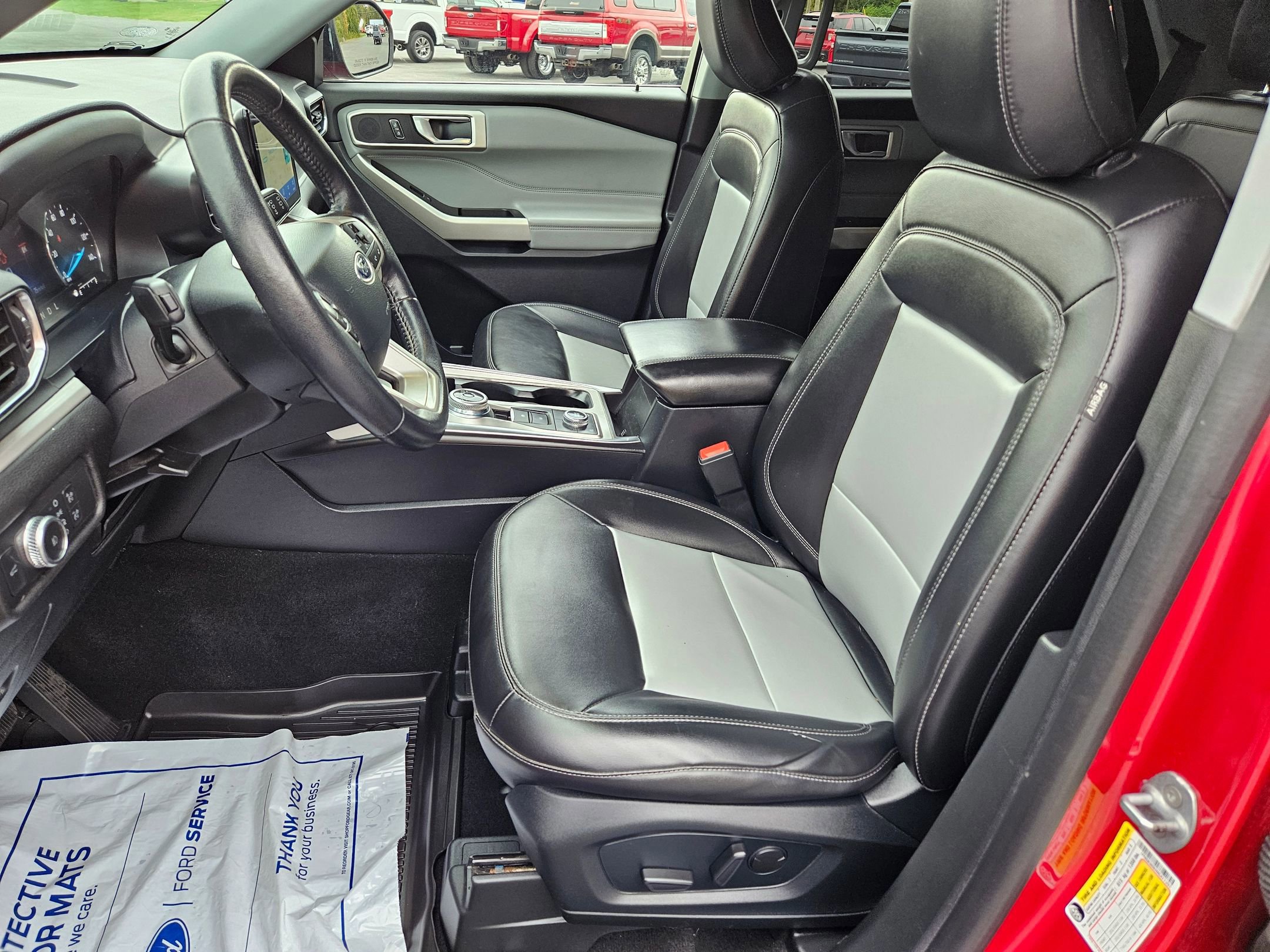 Certified 2022 Ford Explorer XLT w/ Equipment Group 202A image 7