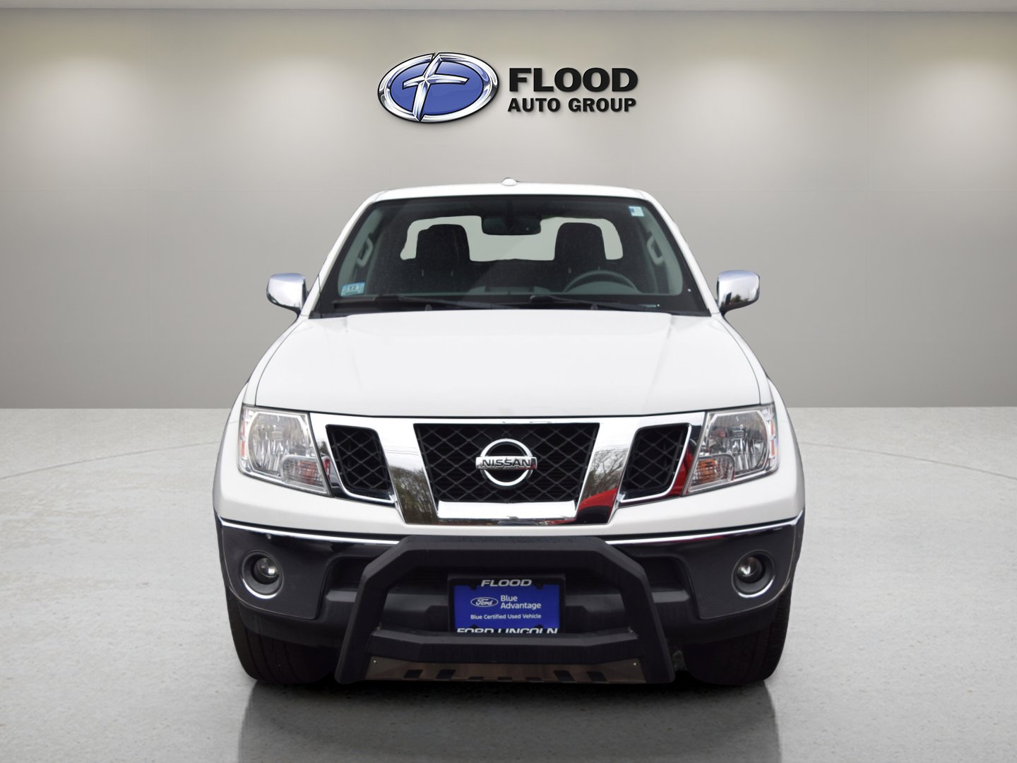 Used 2017 Nissan Frontier SL image 2