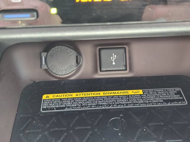 Used 2020 Toyota RAV4 Limited AWD/4WD image 25