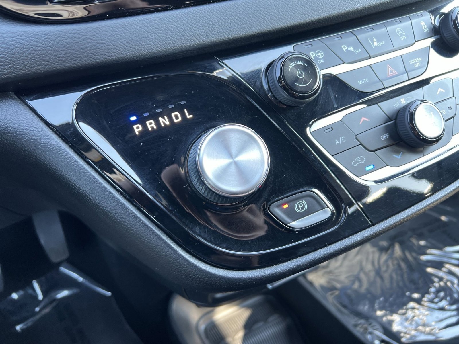 Used 2020 Chrysler Pacifica Touring-L FWD image 30
