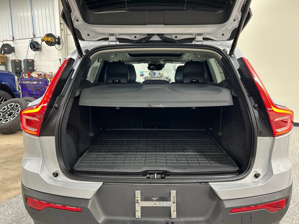 Used 2022 Volvo XC40 T5 Momentum w/ Premium Package AWD/4WD image 28