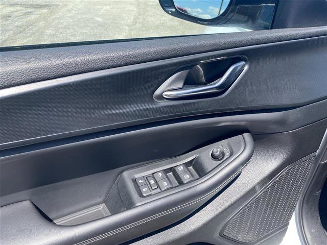 Used 2025 Jeep Grand Cherokee Altitude AWD/4WD image 13