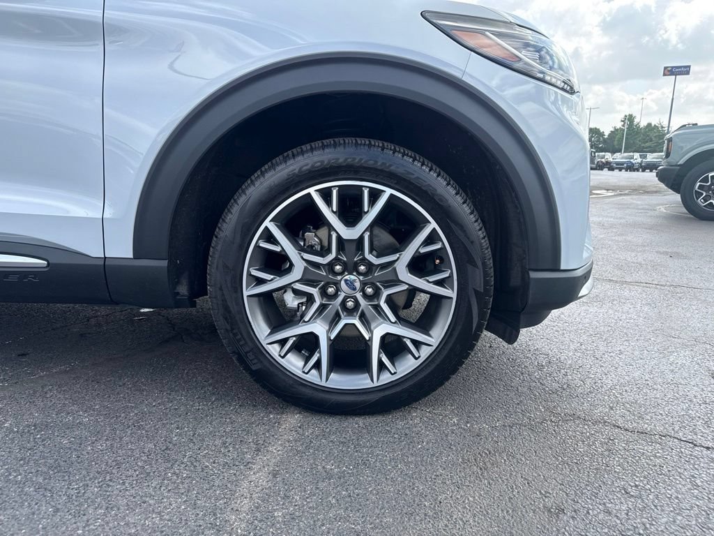 Certified 2025 Ford Explorer Platinum w/ Ultimate Package AWD/4WD image 49