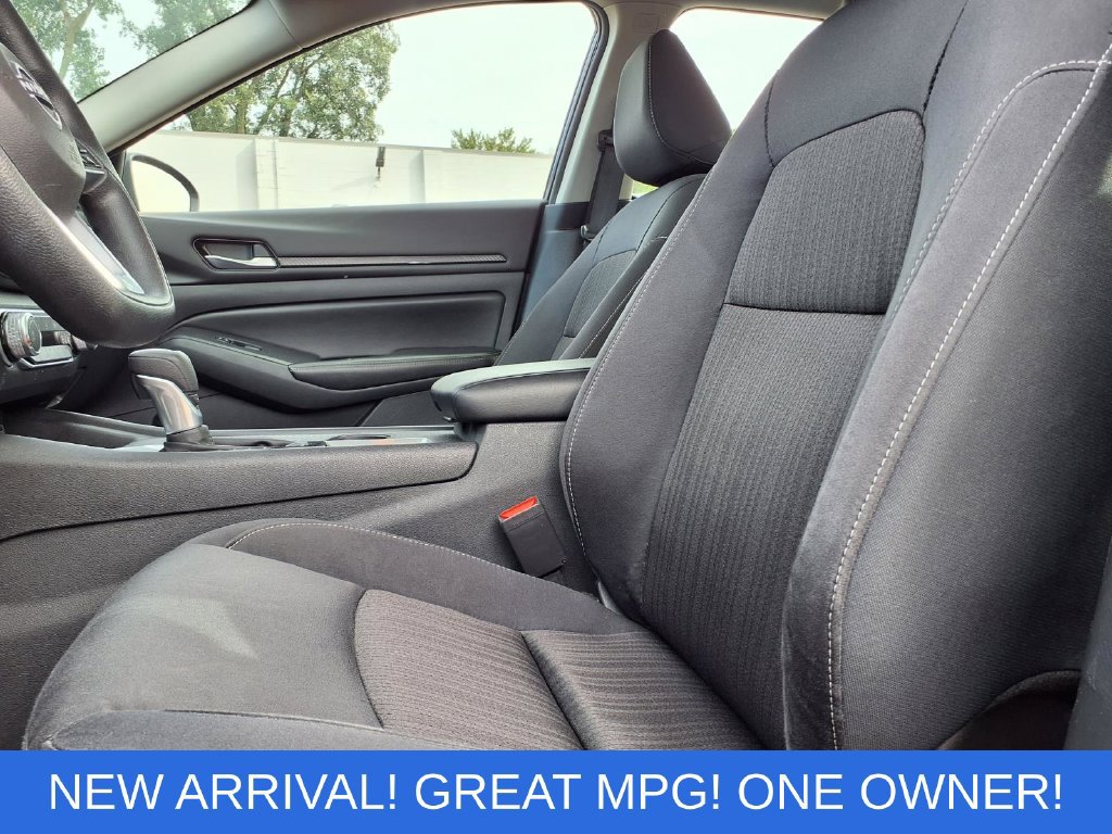 Used 2025 Nissan Altima 2.5 SV FWD image 3