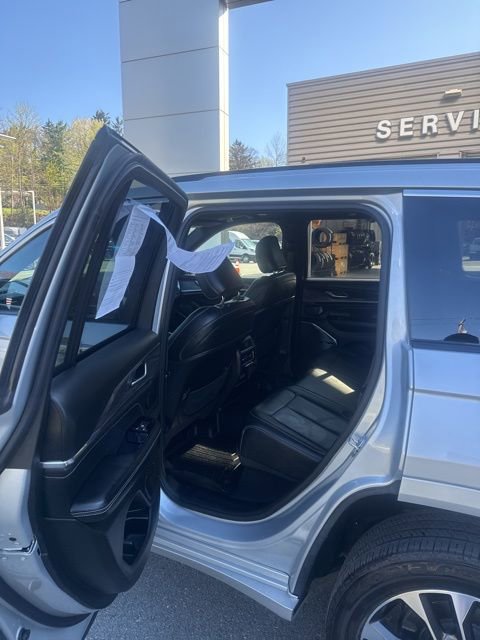 Used 2023 Jeep Grand Cherokee Overland AWD/4WD image 21