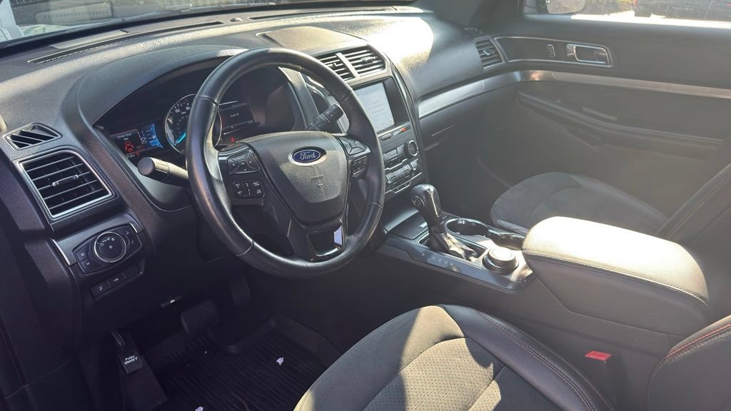 Certified 2019 Ford Explorer XLT w/ Equipment Group 202A AWD/4WD image 9