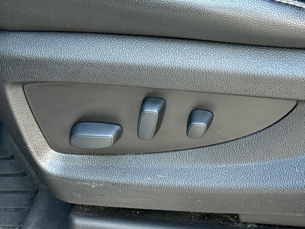 Used 2018 GMC Yukon SLT image 25