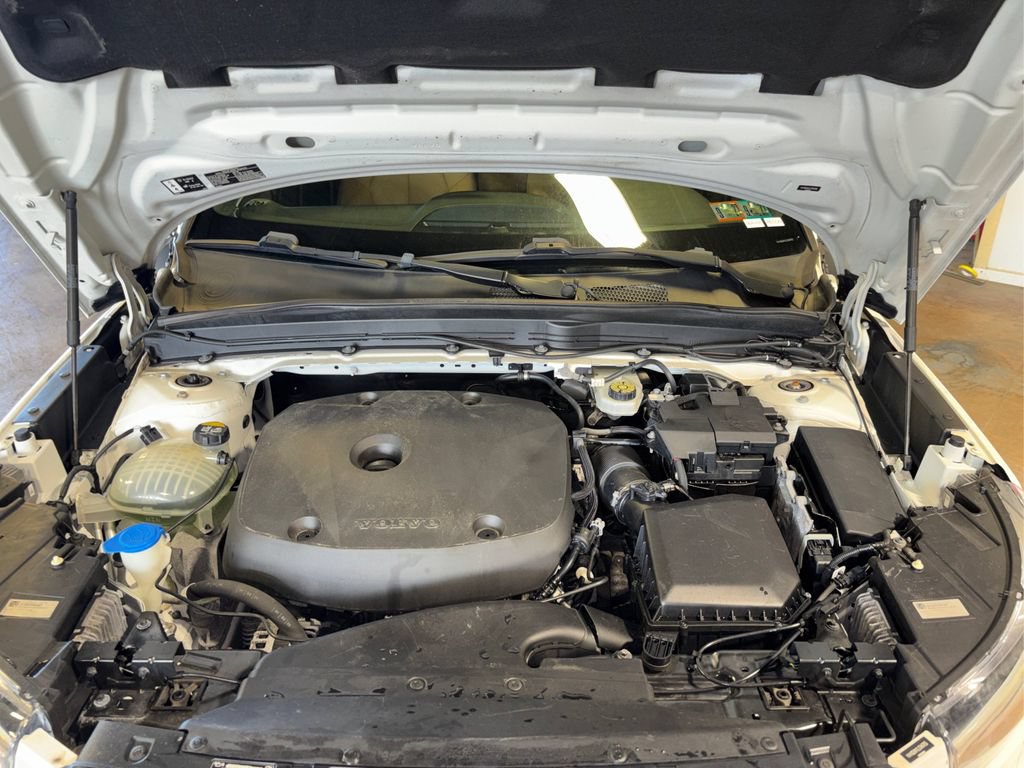 Used 2020 Volvo XC40 T5 Momentum w/ Protection Package AWD/4WD image 18