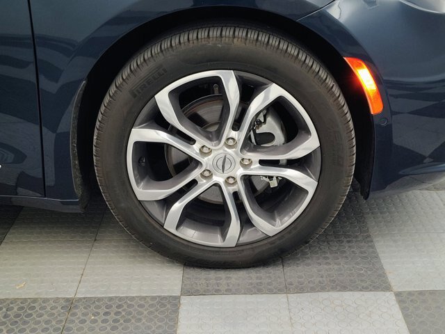 Used 2024 Chrysler Pacifica Pinnacle FWD image 15