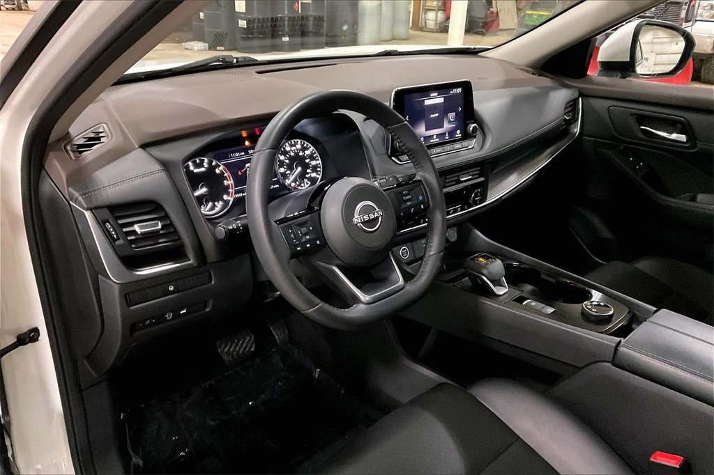 Used 2023 Nissan Rogue SV w/ SV Premium B Package image 13