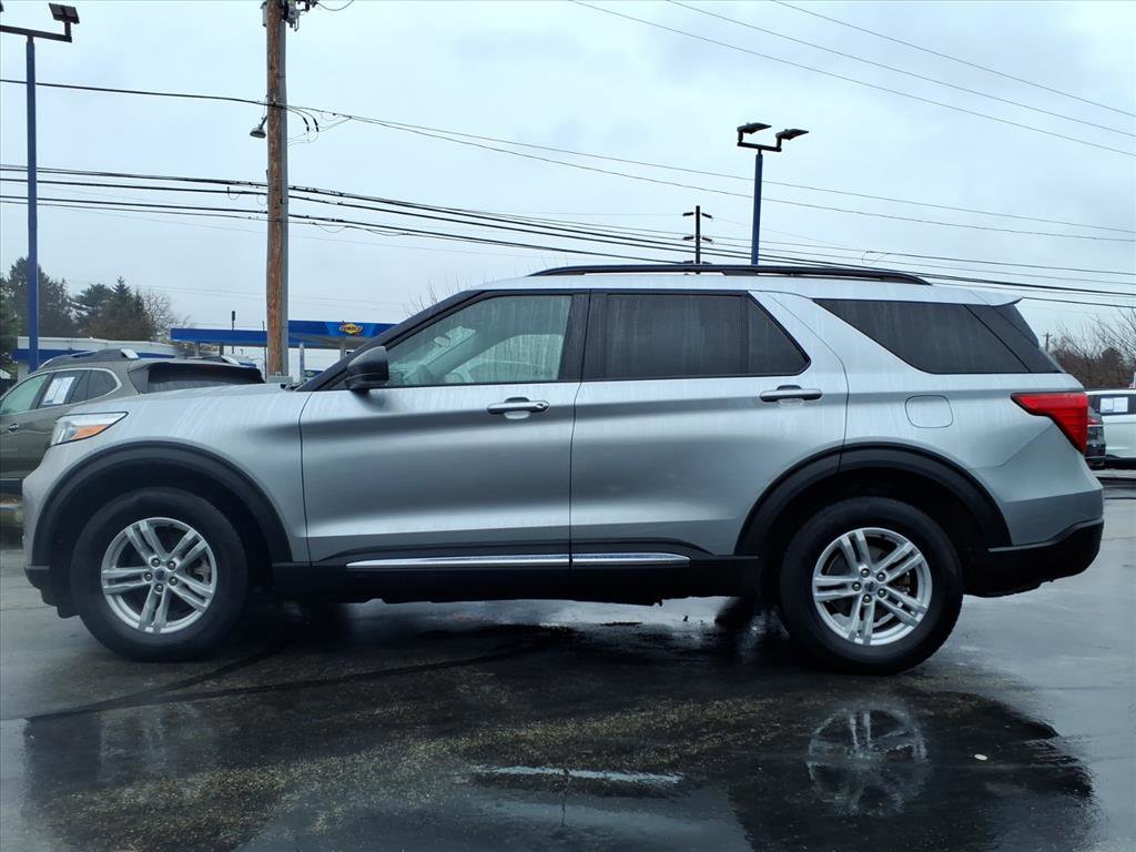 Certified 2022 Ford Explorer XLT w/ Equipment Group 202A image 2