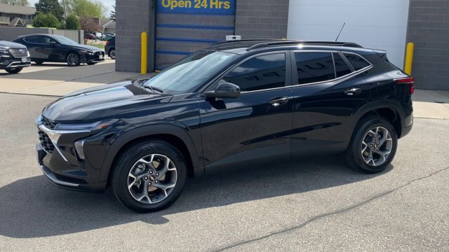 Used 2024 Chevrolet Trax LT FWD image 6