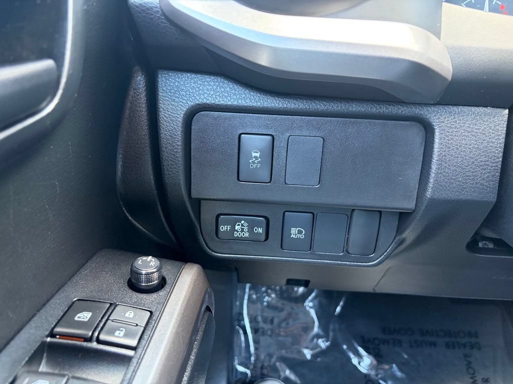 Used 2021 Toyota Tacoma SR5 AWD/4WD image 32