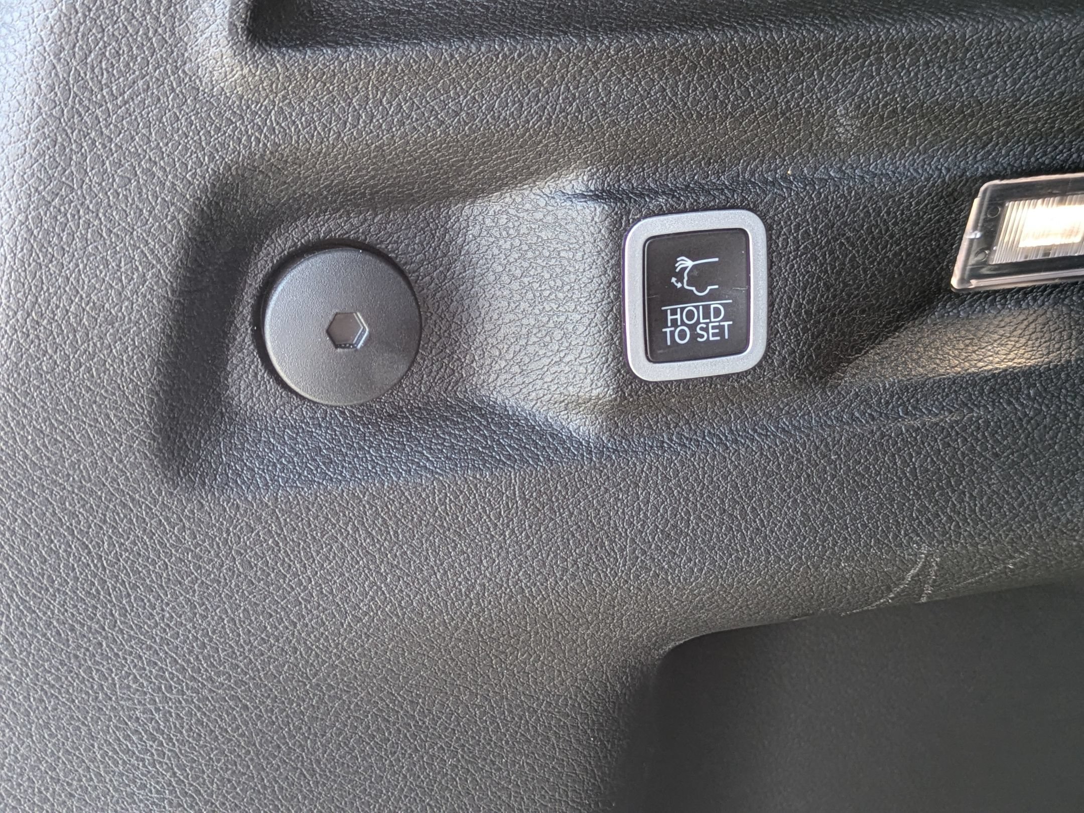 Used 2023 Jeep Grand Cherokee L Laredo AWD/4WD image 31