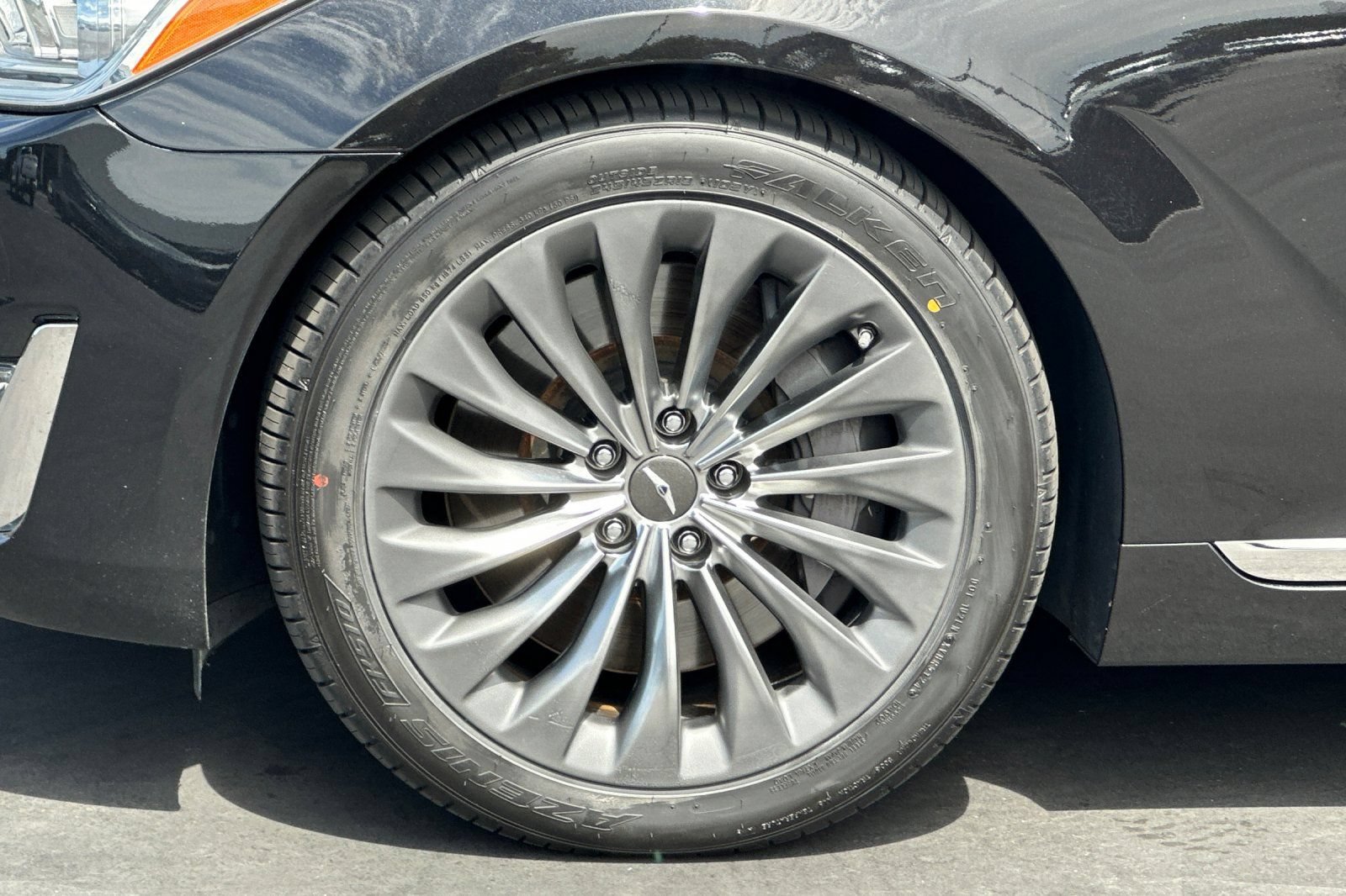 Used 2019 Genesis G90 3.3T Premium RWD image 28