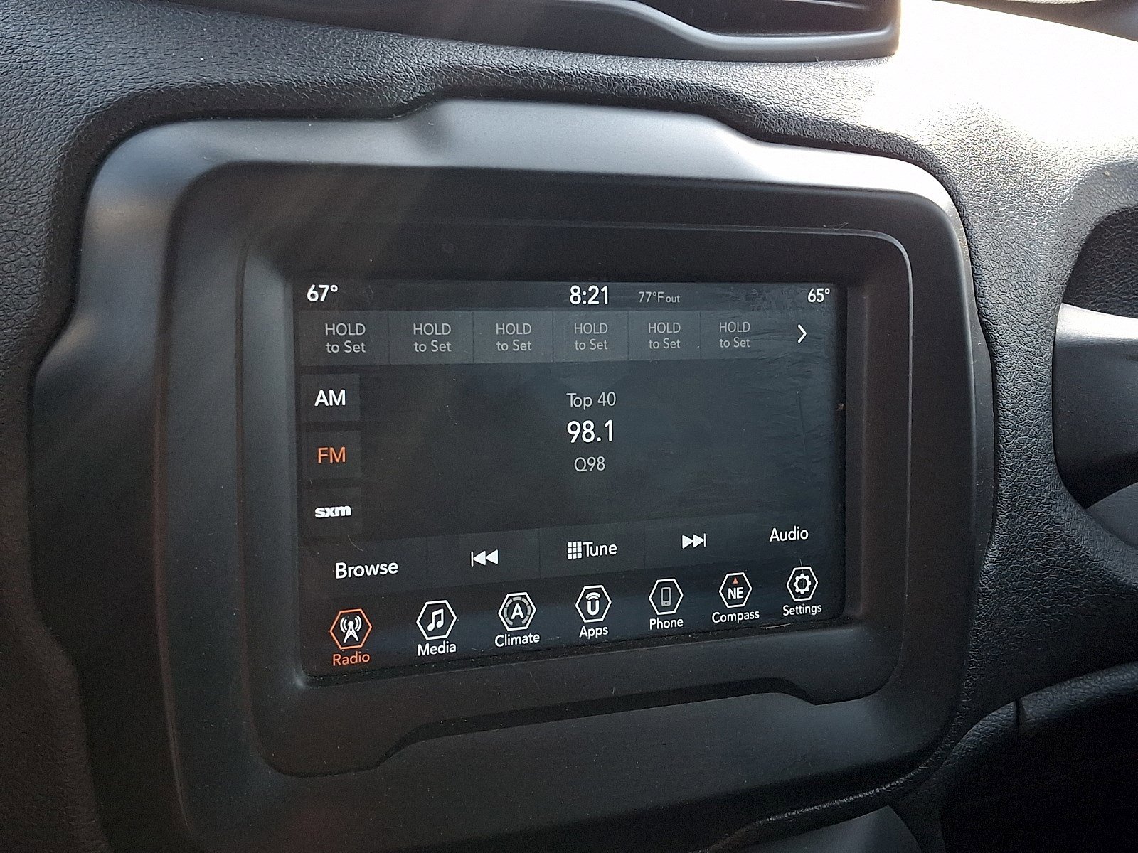 Used 2018 Jeep Renegade Latitude FWD image 14
