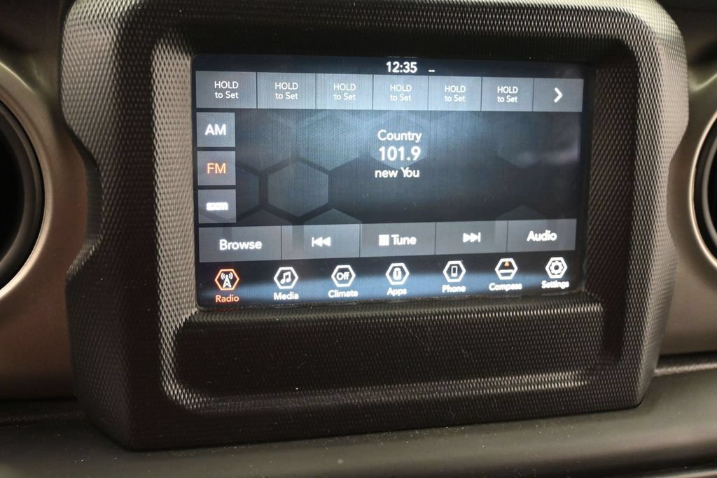 Used 2018 Jeep Wrangler Unlimited Sport S AWD/4WD image 10