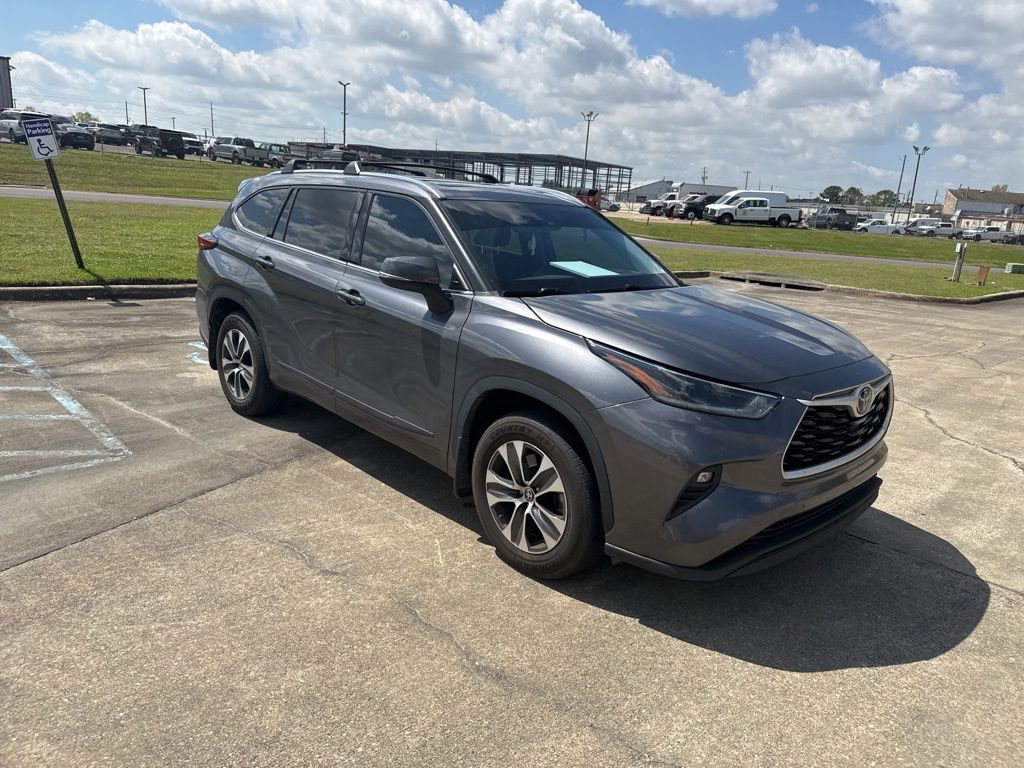 Used 2021 Toyota Highlander XLE image 14