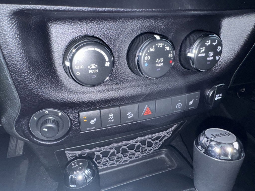 Used 2017 Jeep Wrangler Unlimited Sahara w/ Connectivity Group image 31