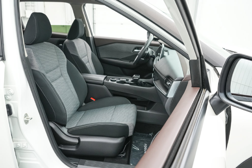 Used 2023 Nissan Rogue SV AWD/4WD image 20