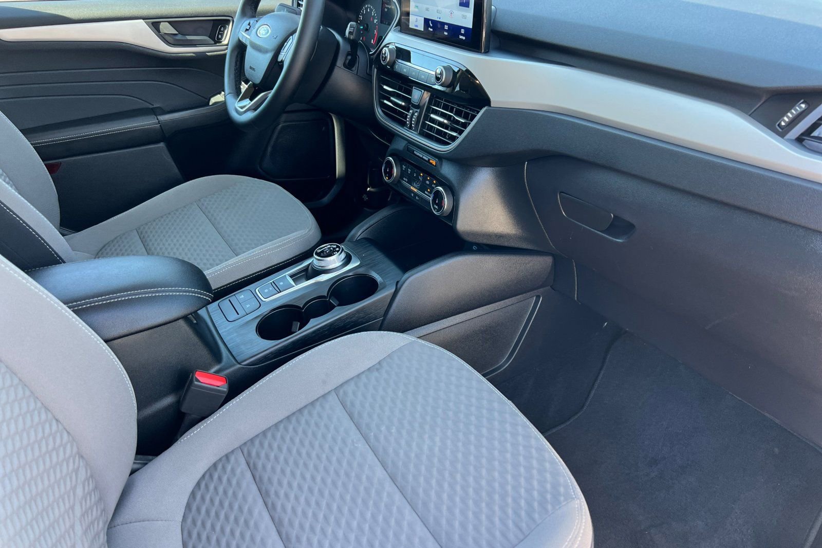 Certified 2022 Ford Escape SE w/ SE Sport Appearance Package image 17
