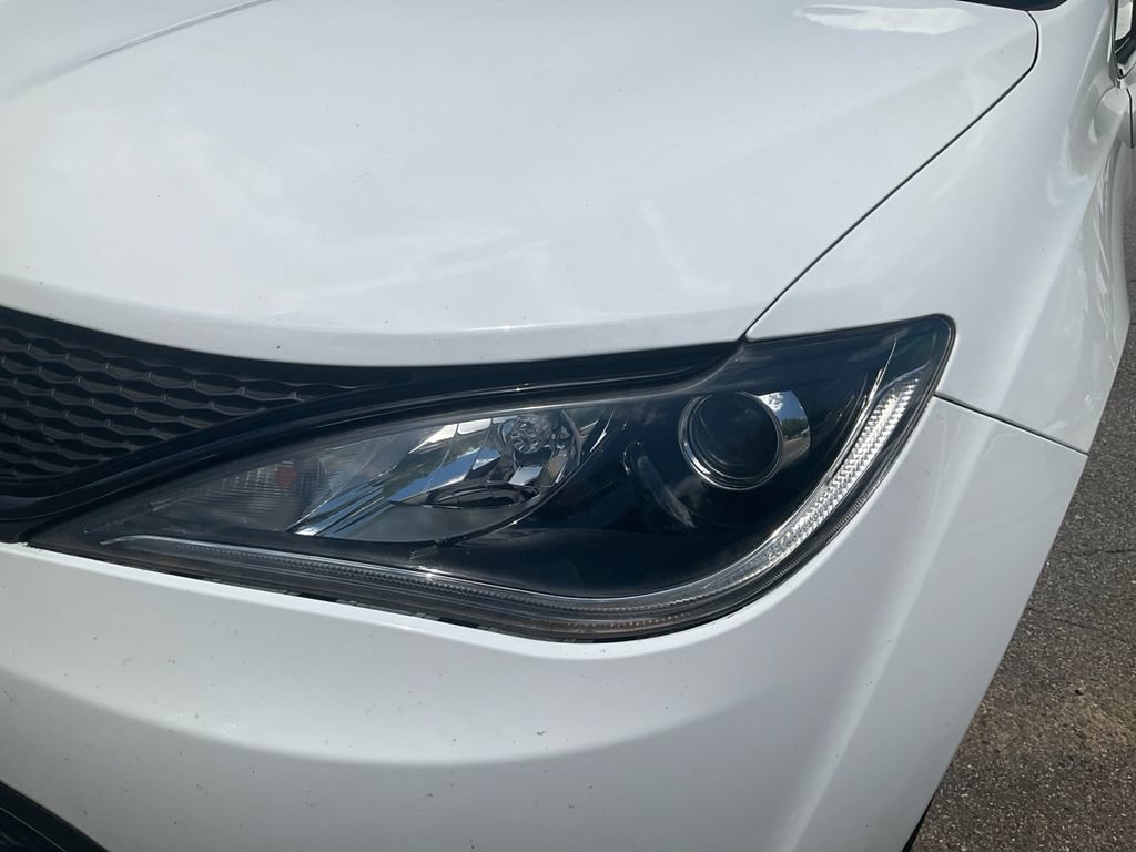 Used 2020 Chrysler Pacifica Touring w/ S Appearance Package FWD image 9