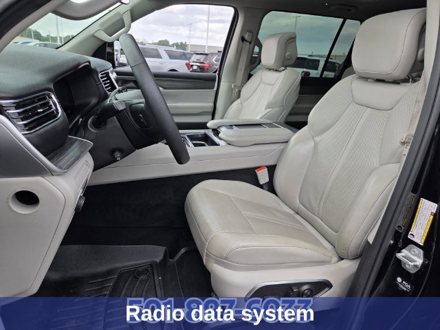 Used 2023 Jeep Wagoneer L Series II w/ Premium Group I AWD/4WD image 10
