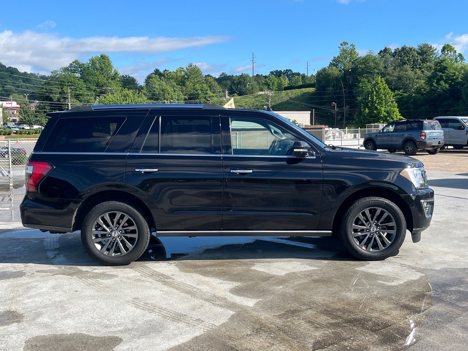Certified 2021 Ford Expedition Limited AWD/4WD image 2