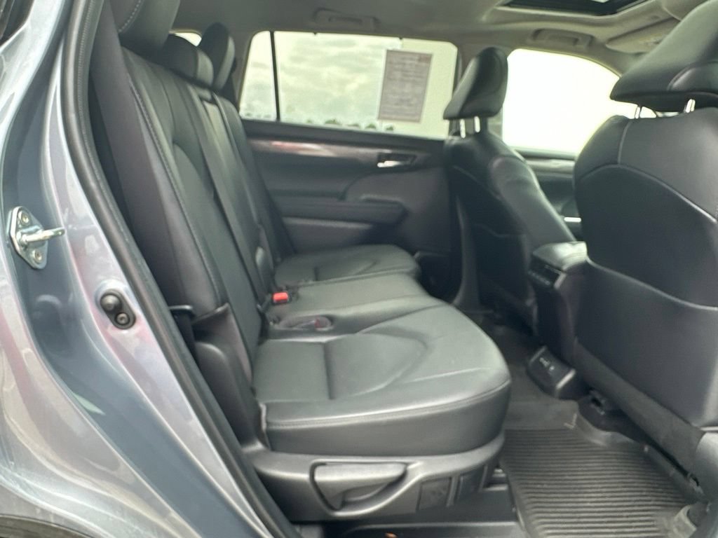 Used 2022 Toyota Highlander Limited AWD/4WD image 29