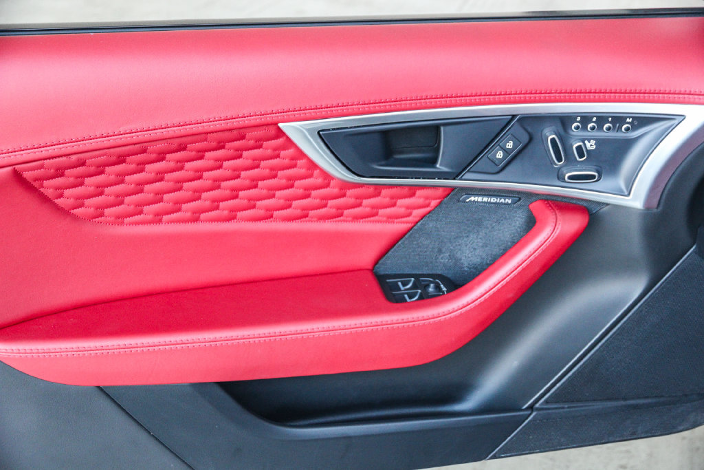 Used 2023 Jaguar F-TYPE R-Dynamic AWD/4WD image 20
