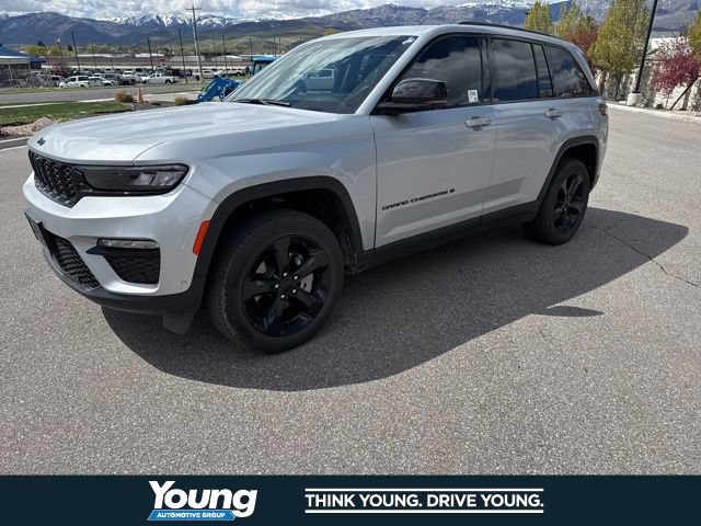 Used 2023 Jeep Grand Cherokee Limited w/ Luxury Tech Group II AWD/4WD image 1